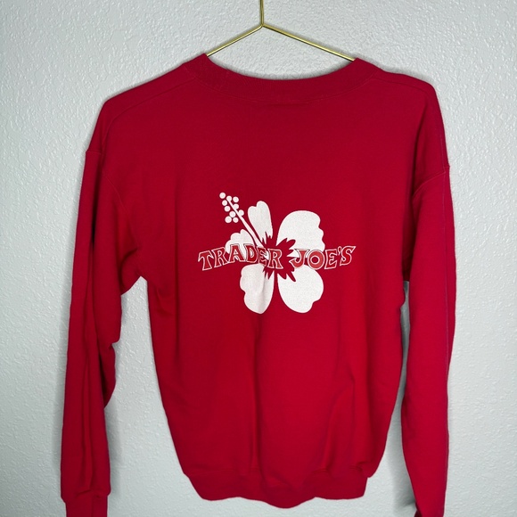 Pre-Owned Red Trader Joe's crewneck sweatshirt w/hibiscus flower logo Size small - Picture 8 of 8